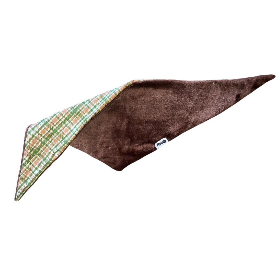 foulard en tissu carreaux et polaire